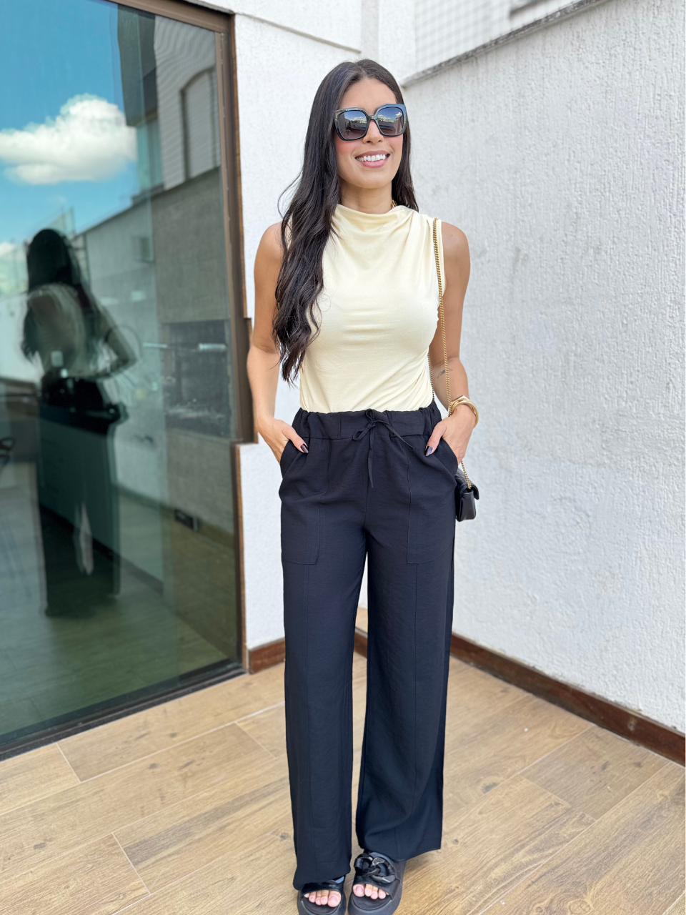 Calça alfaiataria com elástico na cintura